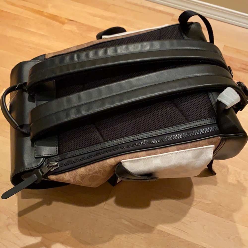Backpack - Picture 6 of 10